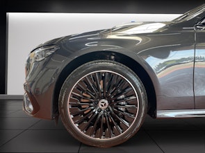 Vehicle image MERCEDES-BENZ E 220 d AMG Line 4matic