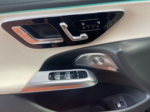 Vehicle image MERCEDES-BENZ E 220 d AMG Line 4matic