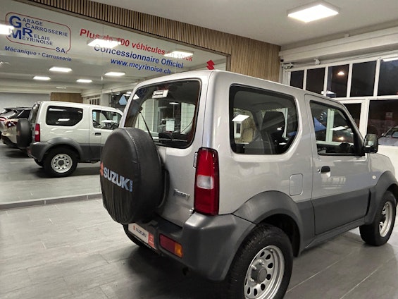 Vehicle image 6