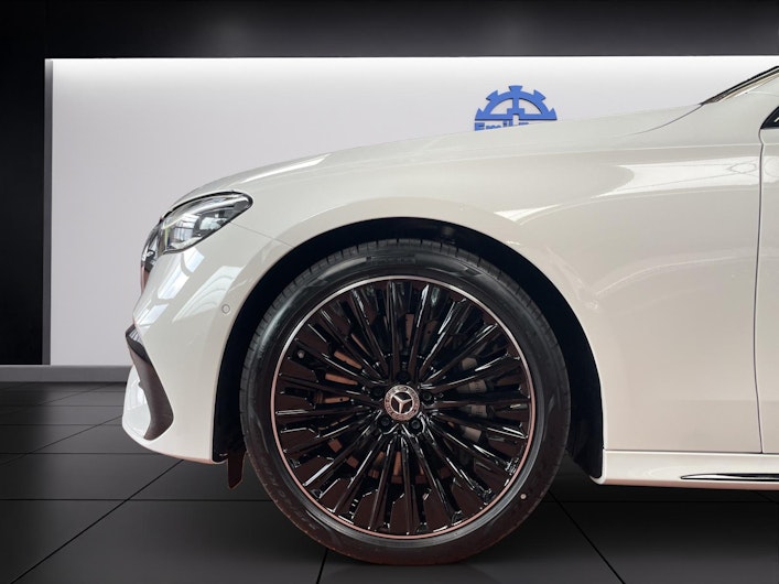 Vehicle image MERCEDES-BENZ E 220