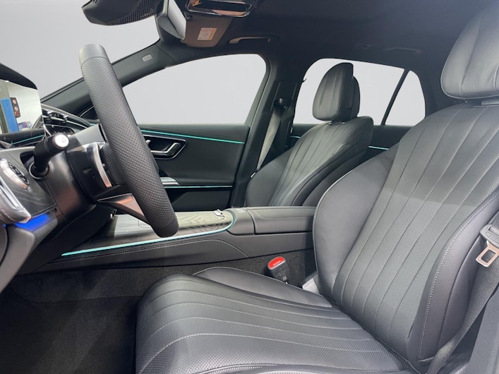 Vehicle image MERCEDES-BENZ E 220