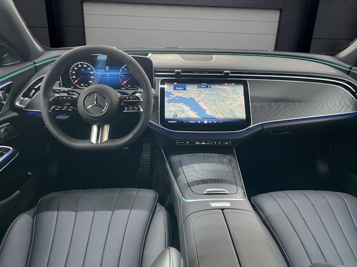 Vehicle image MERCEDES-BENZ E 220