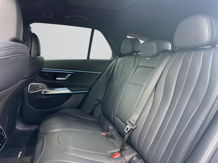 Vehicle image MERCEDES-BENZ E 220