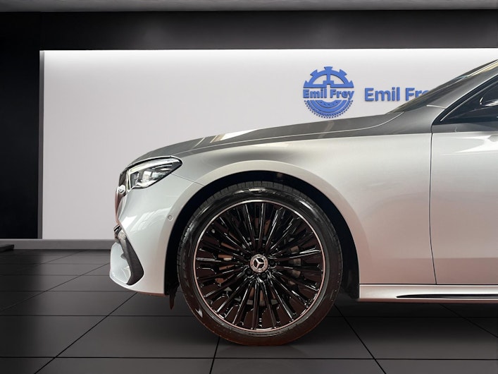 Vehicle image MERCEDES-BENZ E 220