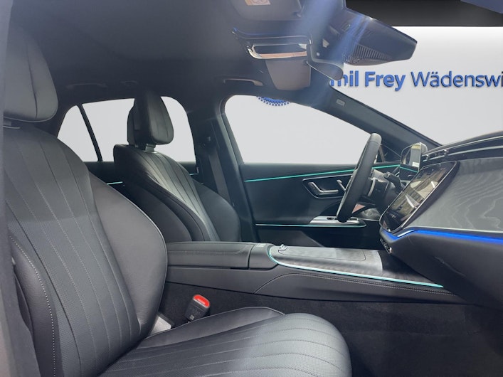 Vehicle image MERCEDES-BENZ E 220