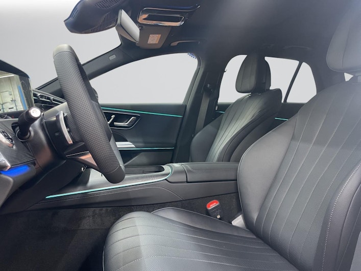 Vehicle image MERCEDES-BENZ E 220