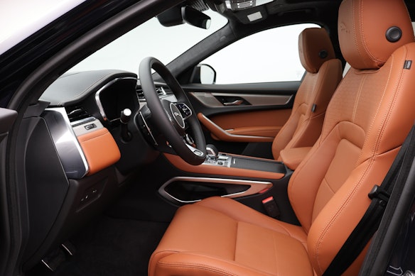 JAGUAR F-Pace 2.0 P400e R-Dynamic HSE 90th Anniversary Ed. AWD 3