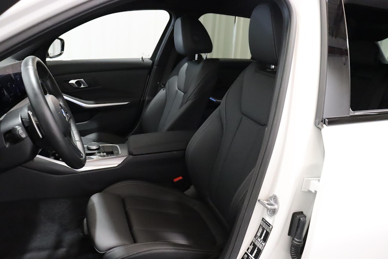 Vehicle image BMW 3 SERIES