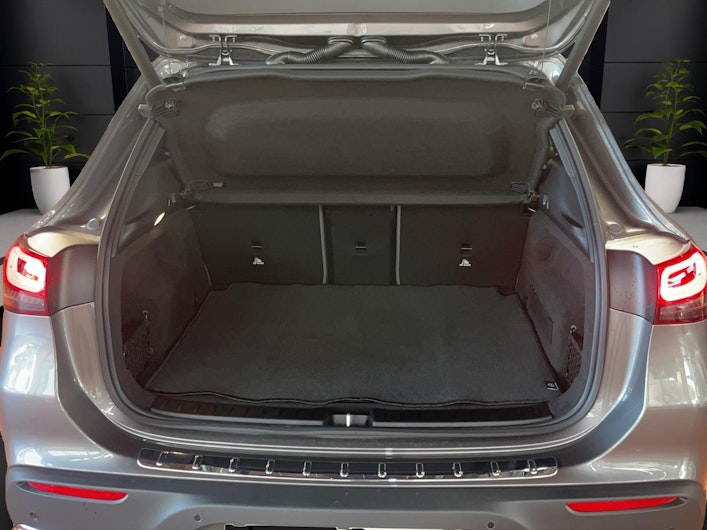 Vehicle image MERCEDES-BENZ EQA 350