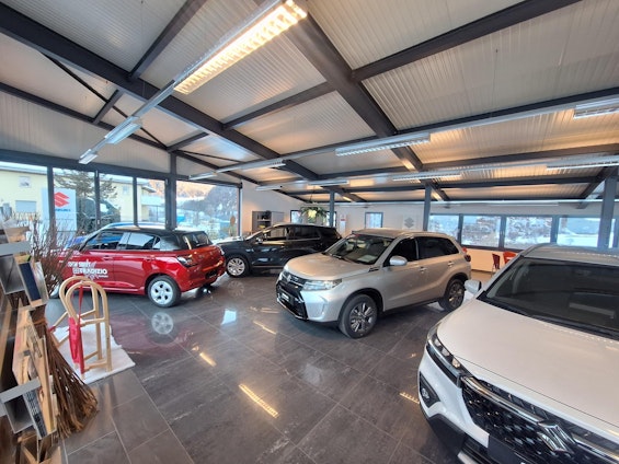 Vehicle image 8