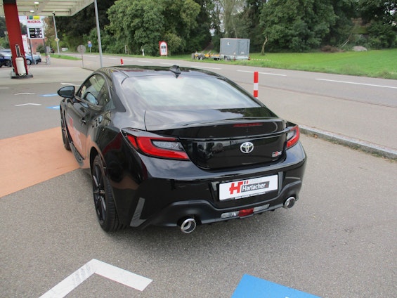 Vehicle image 24