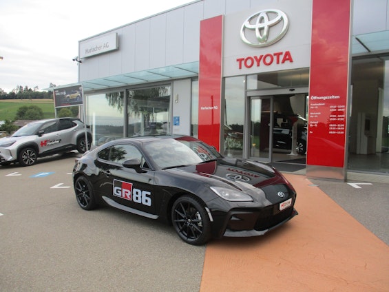 First vehicle image