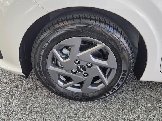 Vehicle image 12 Vehicle image 12