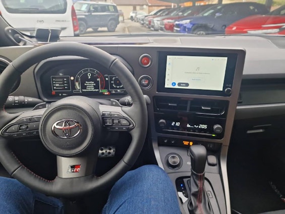 Vehicle image 10