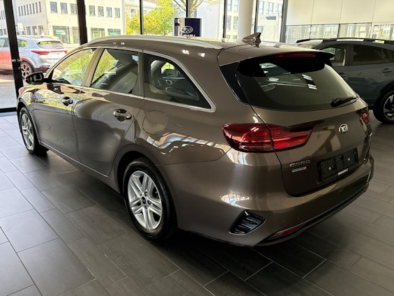 Vehicle image 6 Vehicle image 6