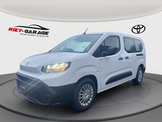First vehicle image