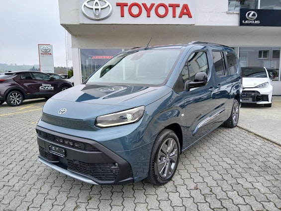 First vehicle image