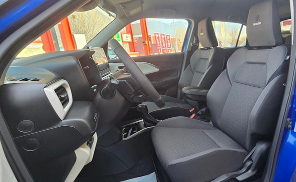 Vehicle image 25