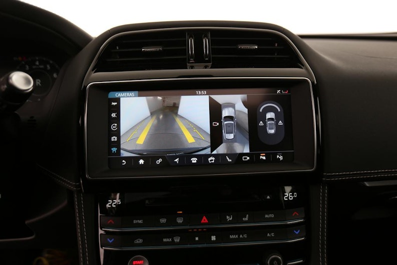 Vehicle image JAGUAR F-PACE