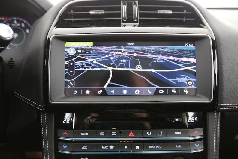 Vehicle image JAGUAR F-PACE