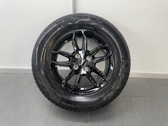 Vehicle image 4 Vehicle image 4