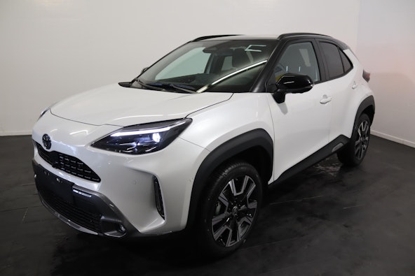 First vehicle image