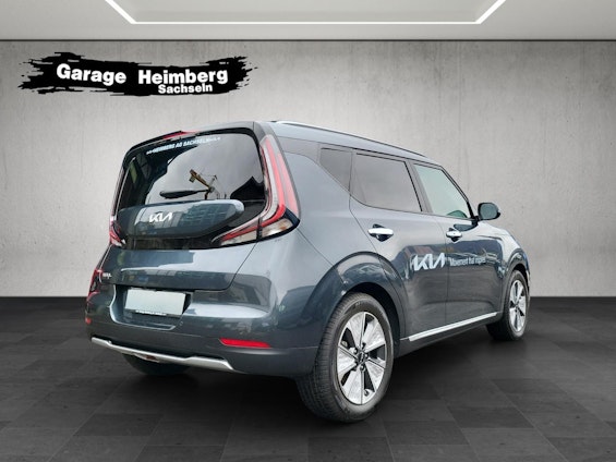 Vehicle image 4 Vehicle image 4