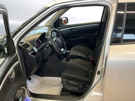 Vehicle image 7