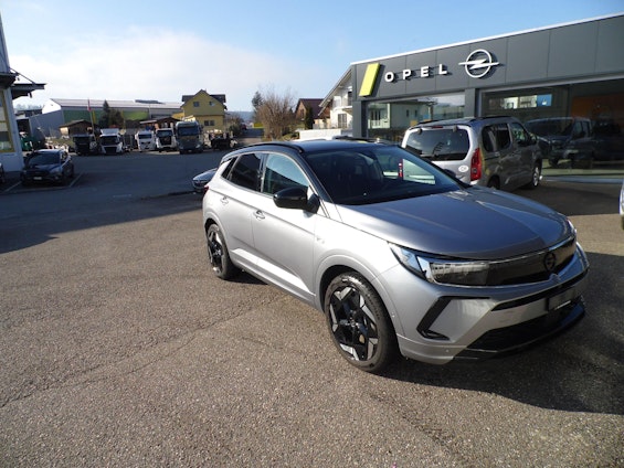 First vehicle image