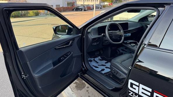 Vehicle image 8 Vehicle image 8