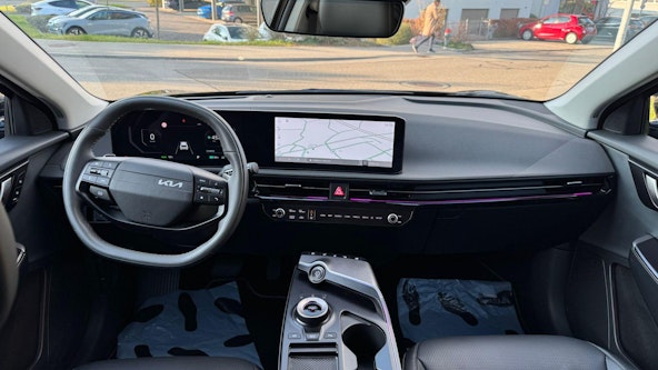 Vehicle image 14 Vehicle image 14