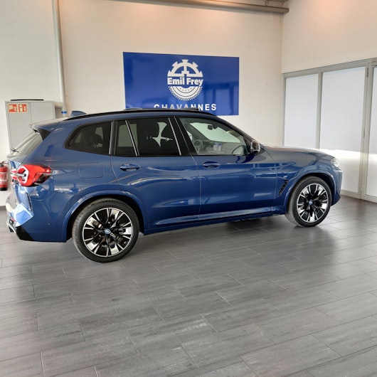 Vehicle image BMW iX3