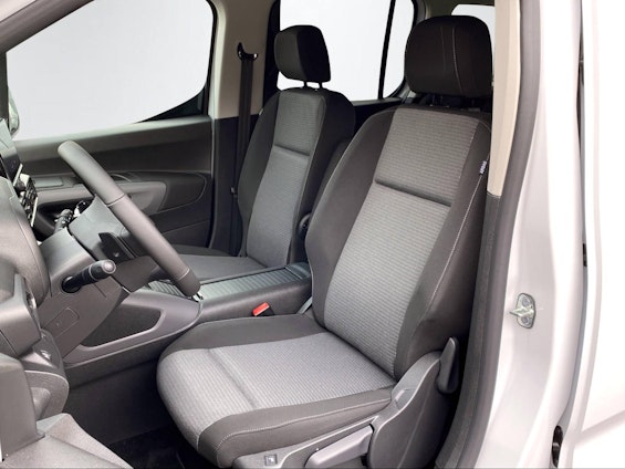 Vehicle image 14 Vehicle image 14