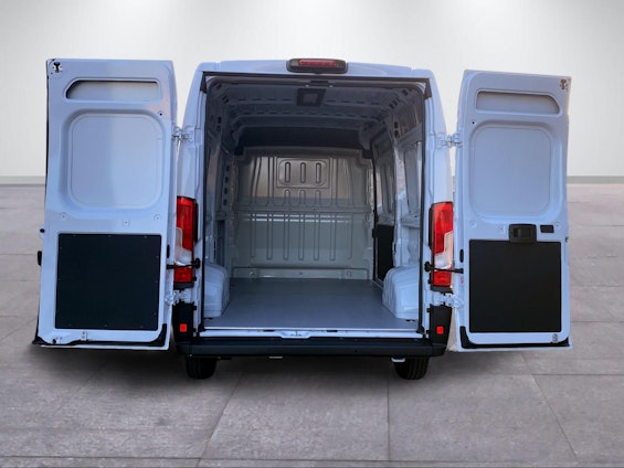 Vehicle image 5 Vehicle image 5