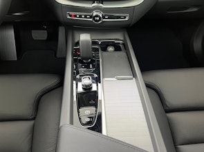 Vehicle image VOLVO XC60 2.0 B5 MH Plus Dark AWD / ab 3,99% Leasing bei Abschluss einer Protect Autoversicherung