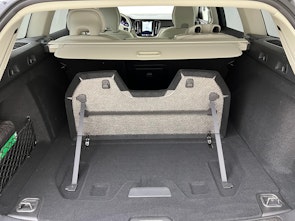 Vehicle image VOLVO V60 Cross Country 2.0 B4 Ultimate AWD / ab 3,99% Leasing bei Abschluss einer Protect Autoversicherung