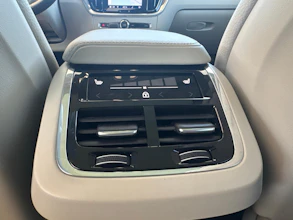 https://vehicle.imgix.net/3801146/356a3bfd-d74b-464b-9fb2-ea1e5f3651d6.jpg