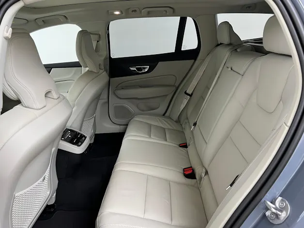 Volvo V60 Cross Country 2.0 B4 Ultimate AWD / ab 3,99% Leasing bei Abschluss einer Protect Autoversicherung