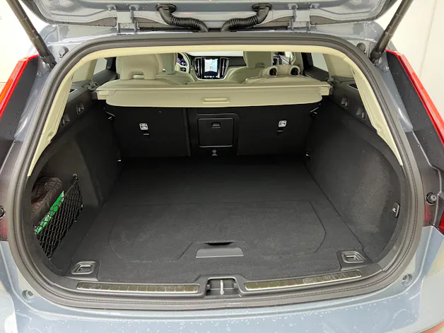 Volvo V60 Cross Country 2.0 B4 Ultimate AWD / ab 3,99% Leasing bei Abschluss einer Protect Autoversicherung