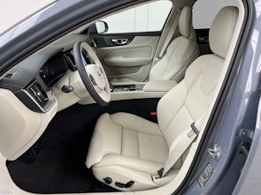 Vehicle image VOLVO V60 Cross Country 2.0 B4 Ultimate AWD / ab 3,99% Leasing bei Abschluss einer Protect Autoversicherung