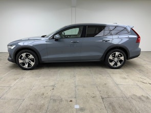 Vehicle image VOLVO V60 Cross Country 2.0 B4 Ultimate AWD / ab 3,99% Leasing bei Abschluss einer Protect Autoversicherung