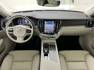 Volvo V60 Cross Country 2.0 B4 Ultimate AWD / ab 3,99% Leasing bei Abschluss einer Protect Autoversicherung
