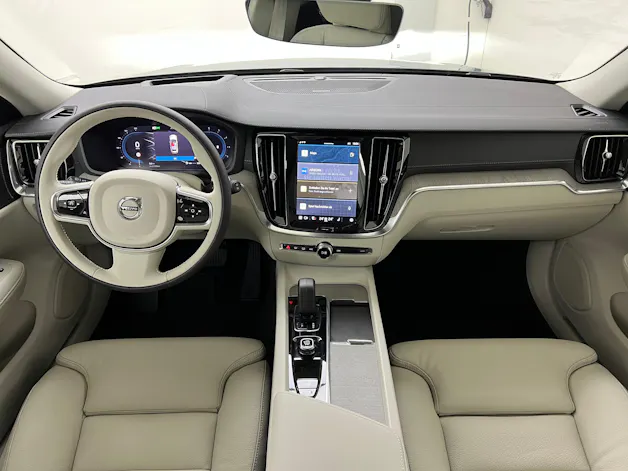 Volvo V60 Cross Country 2.0 B4 Ultimate AWD / ab 3,99% Leasing bei Abschluss einer Protect Autoversicherung