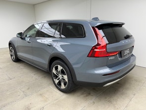 Vehicle image VOLVO V60 Cross Country 2.0 B4 Ultimate AWD / ab 3,99% Leasing bei Abschluss einer Protect Autoversicherung
