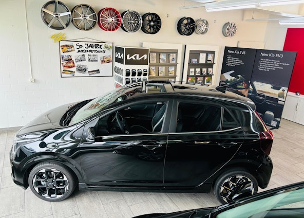 Vehicle image 4 Vehicle image 4