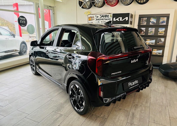 First vehicle image First vehicle image