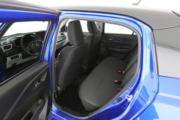 Vehicle image 4 Vehicle image 4