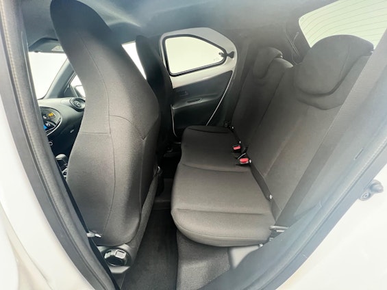 Vehicle image 7