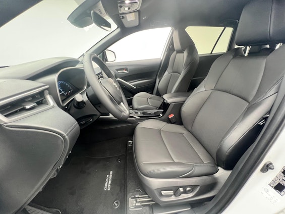 Vehicle image 6
