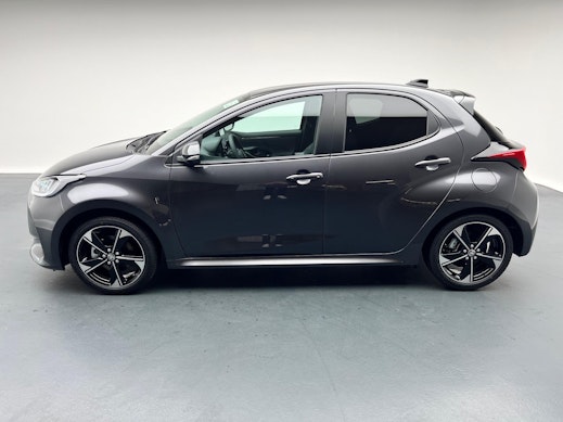TOYOTA Yaris 1.5 VVT-i HSD Premium 2